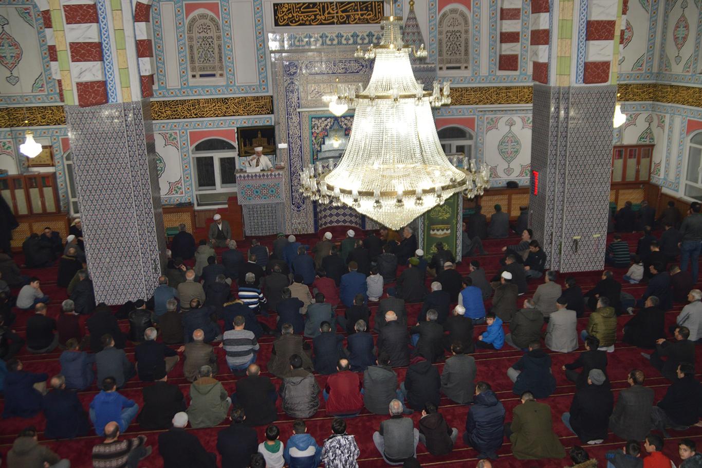 Ağrılılar Regaip Kandili'ni Merkez Camii'nde ihya ettiler